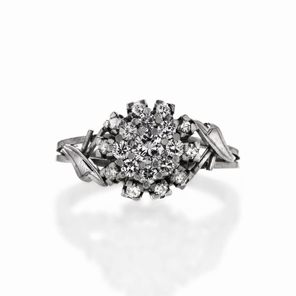 Anello in oro bianco e diamanti