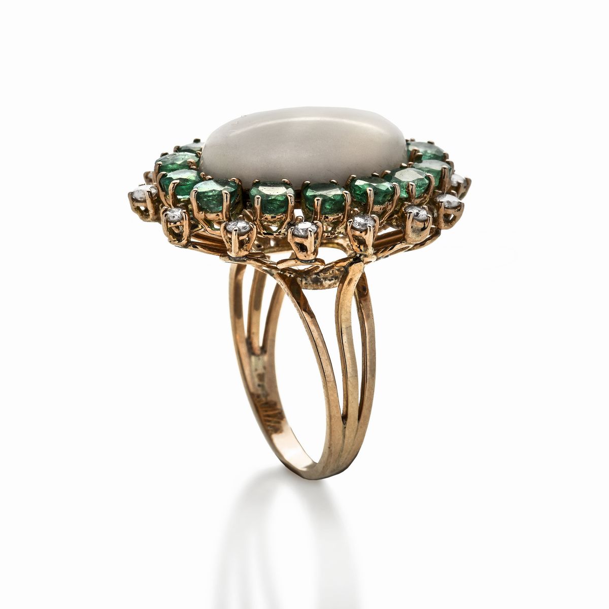Anello in Oro Giallo, Diamanti, Smeraldi e Corallo