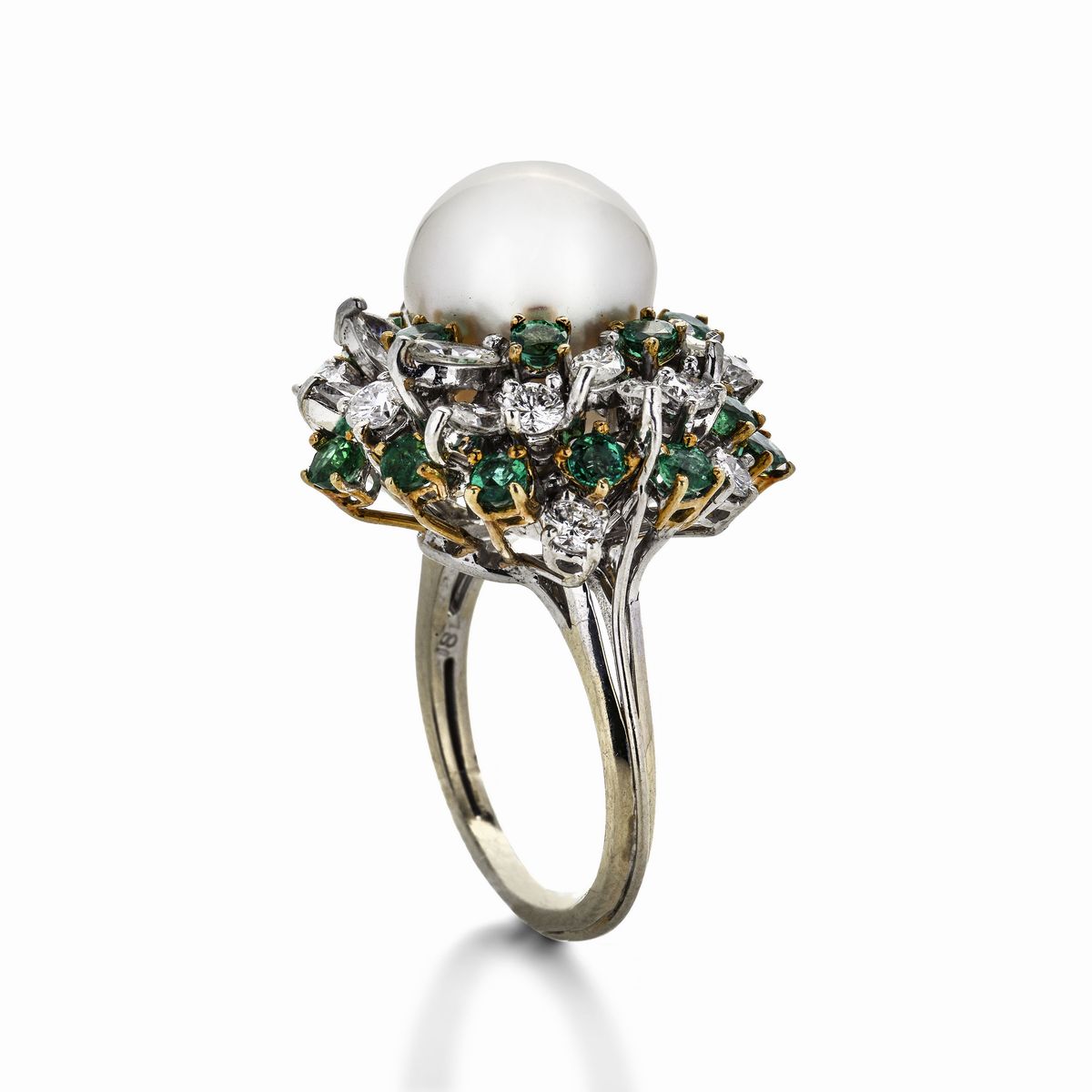Anello in Oro Bianco, Diamanti, Smeraldo e Perla Coltivata