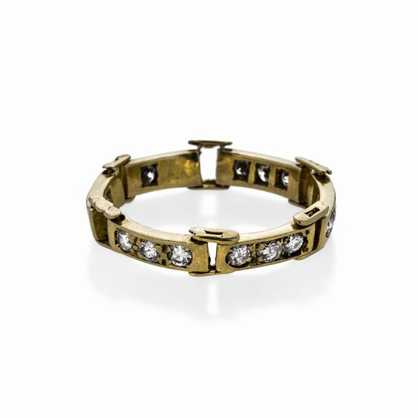 Anello in oro giallo e diamanti