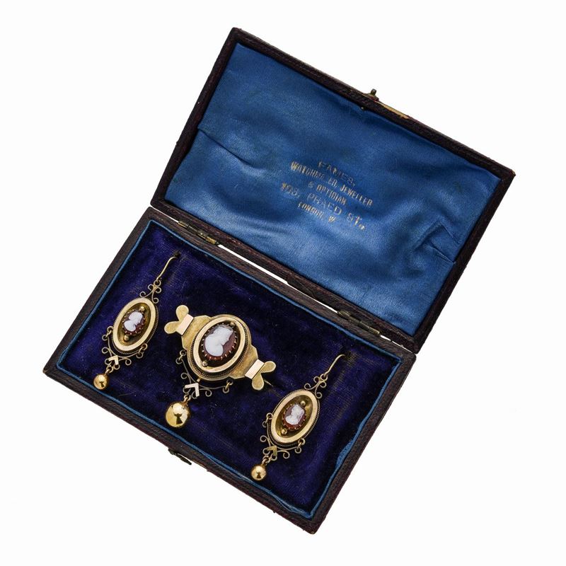 Parure in Oro Giallo e Cammei