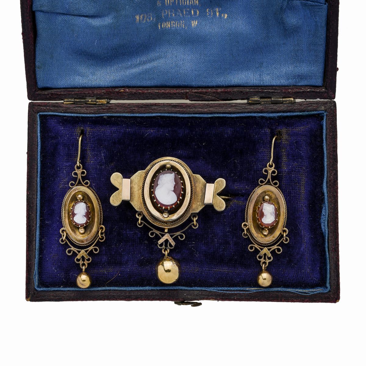 Parure in Oro Giallo e Cammei