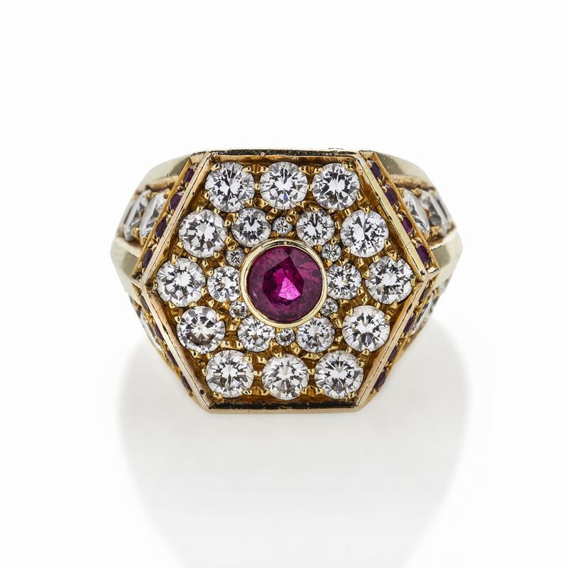 Anello in Oro Giallo, Diamanti e Rubino