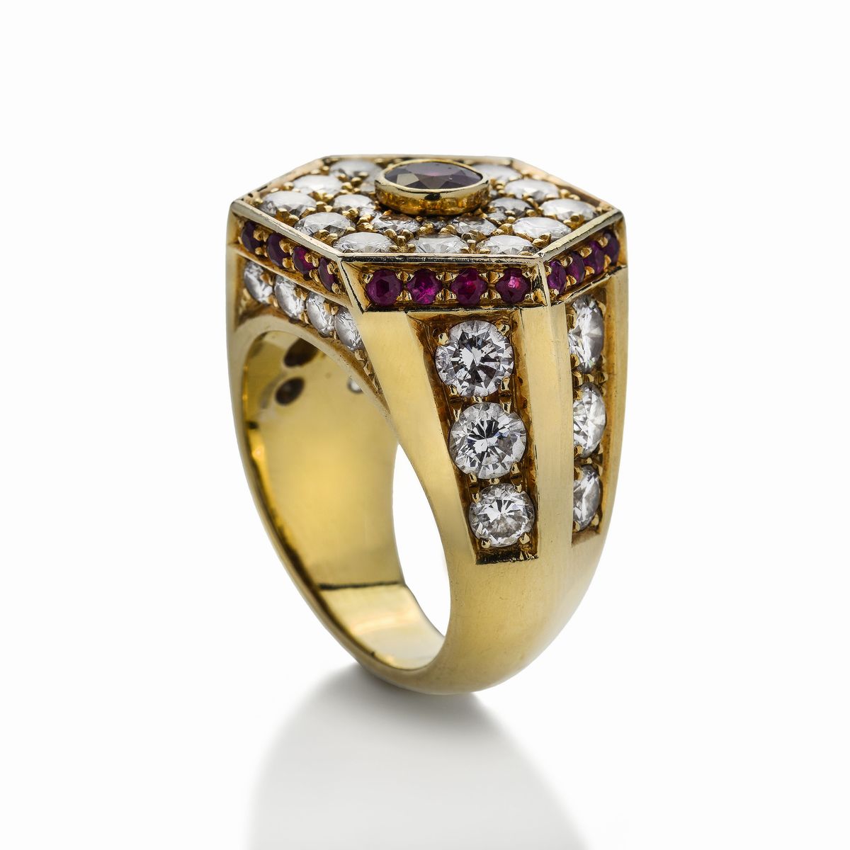 Anello in Oro Giallo, Diamanti e Rubino