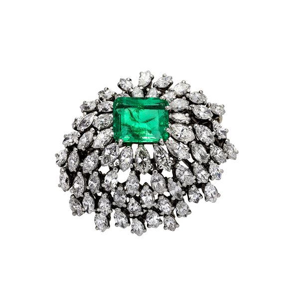 Brooch in white gold, diamonds and emerald