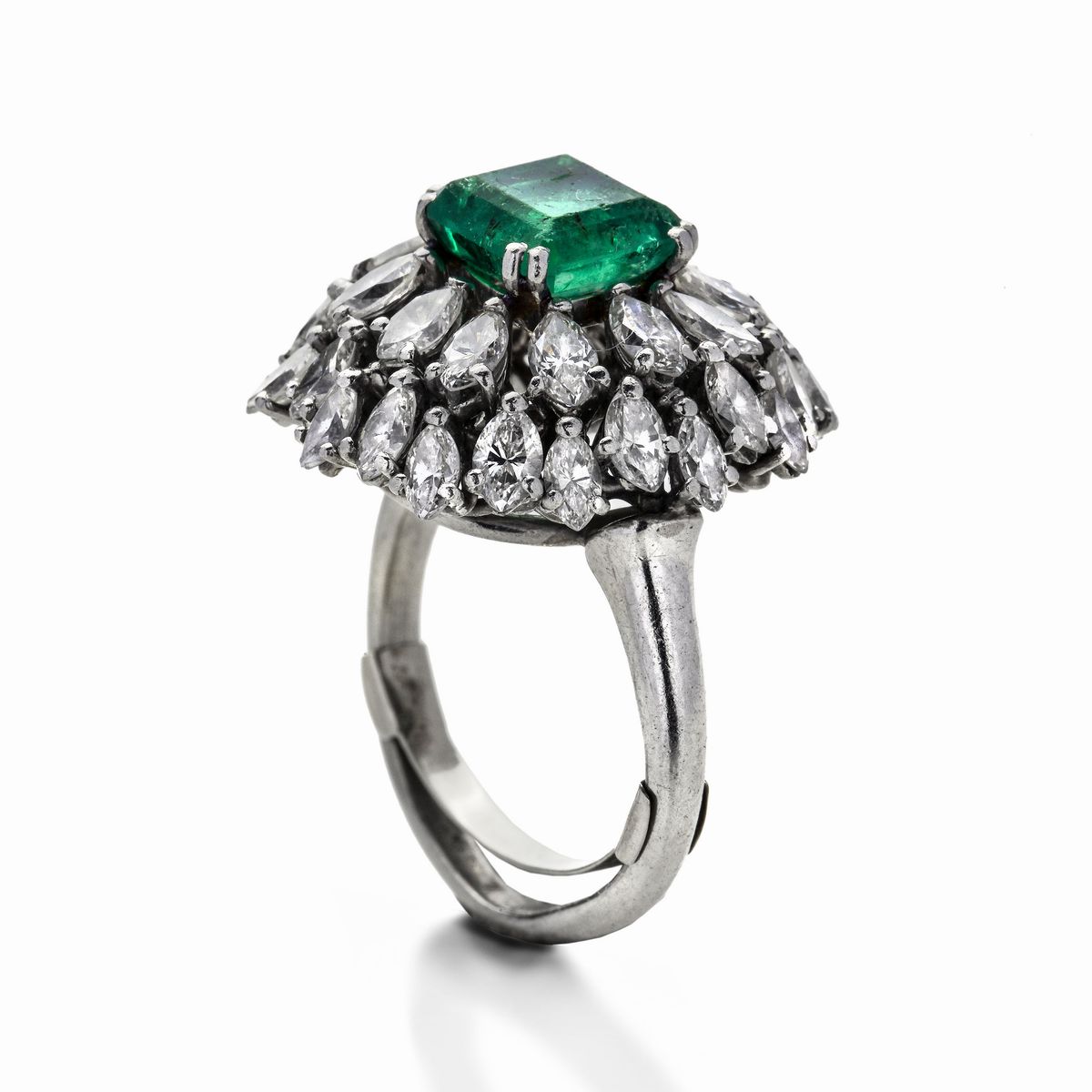 Anello in Oro Bianco, Diamanti e Smeraldo