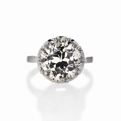 Importante Anello Solitario in Oro Bianco e Diamante