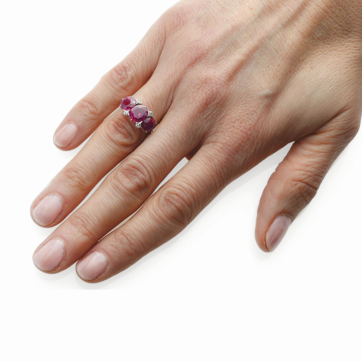 Anello in Oro Bianco Diamanti e Rubini Birmani Naturali