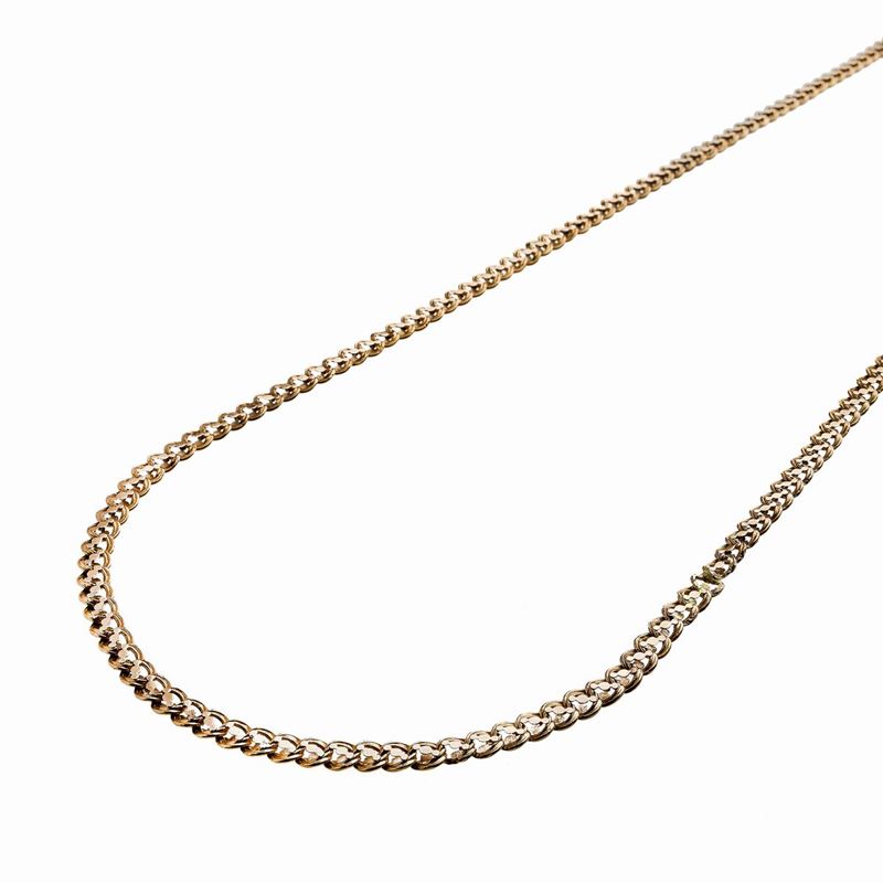 Lunga Collana in Oro a Basso Titolo
