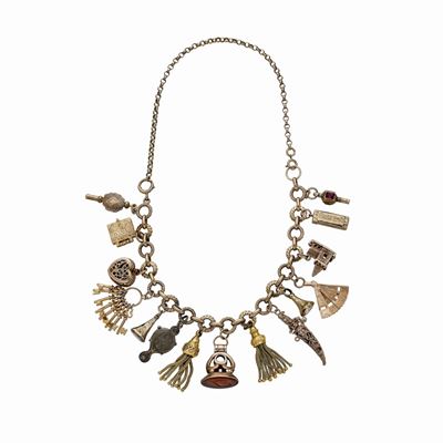 Collana in Oro a Basso Titolo e Charms di Varie Forme