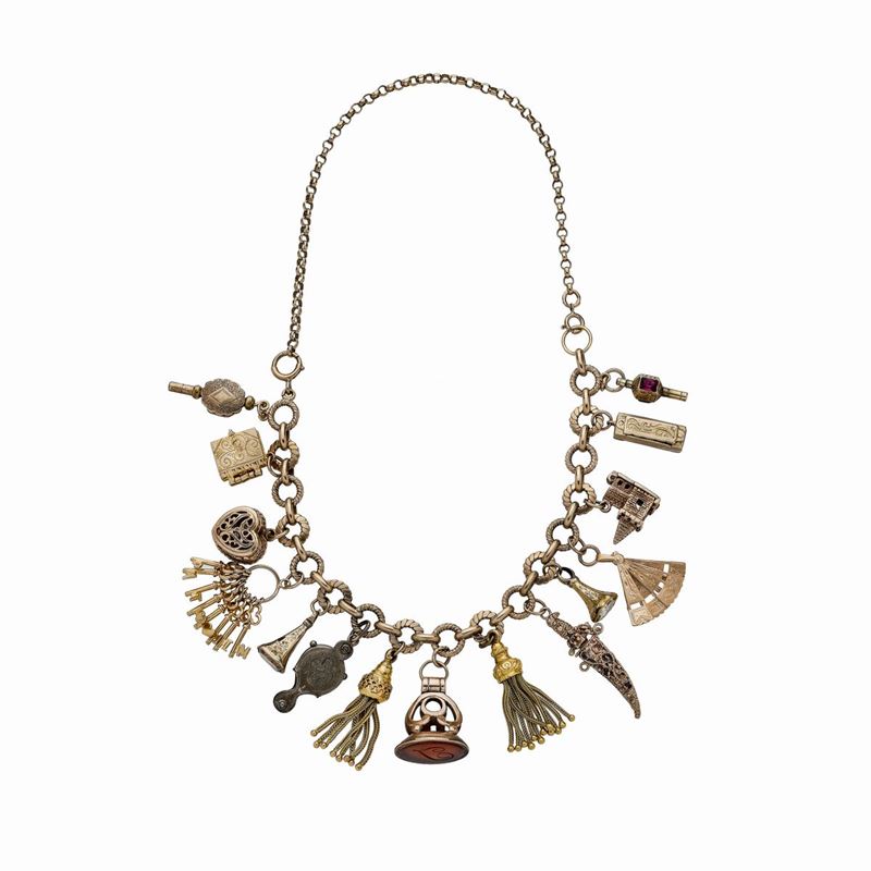 Collana in Oro a Basso Titolo e Charms di Varie Forme