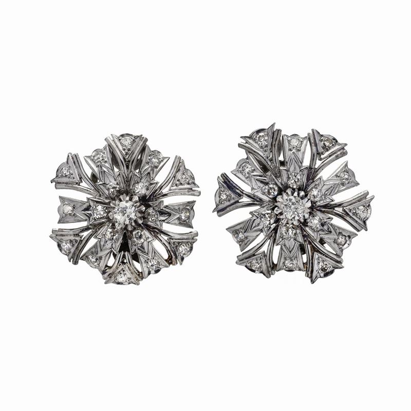Paio di Orecchini a Clips in Oro Bianco e Diamanti