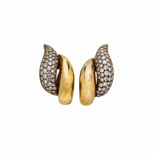 DAMIANI - Pair of clip-on earrings in yellow gold and diamonds Damiani