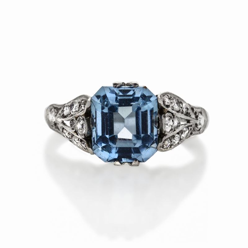 Anello in Oro Bianco, Diamanti e Acquamarina