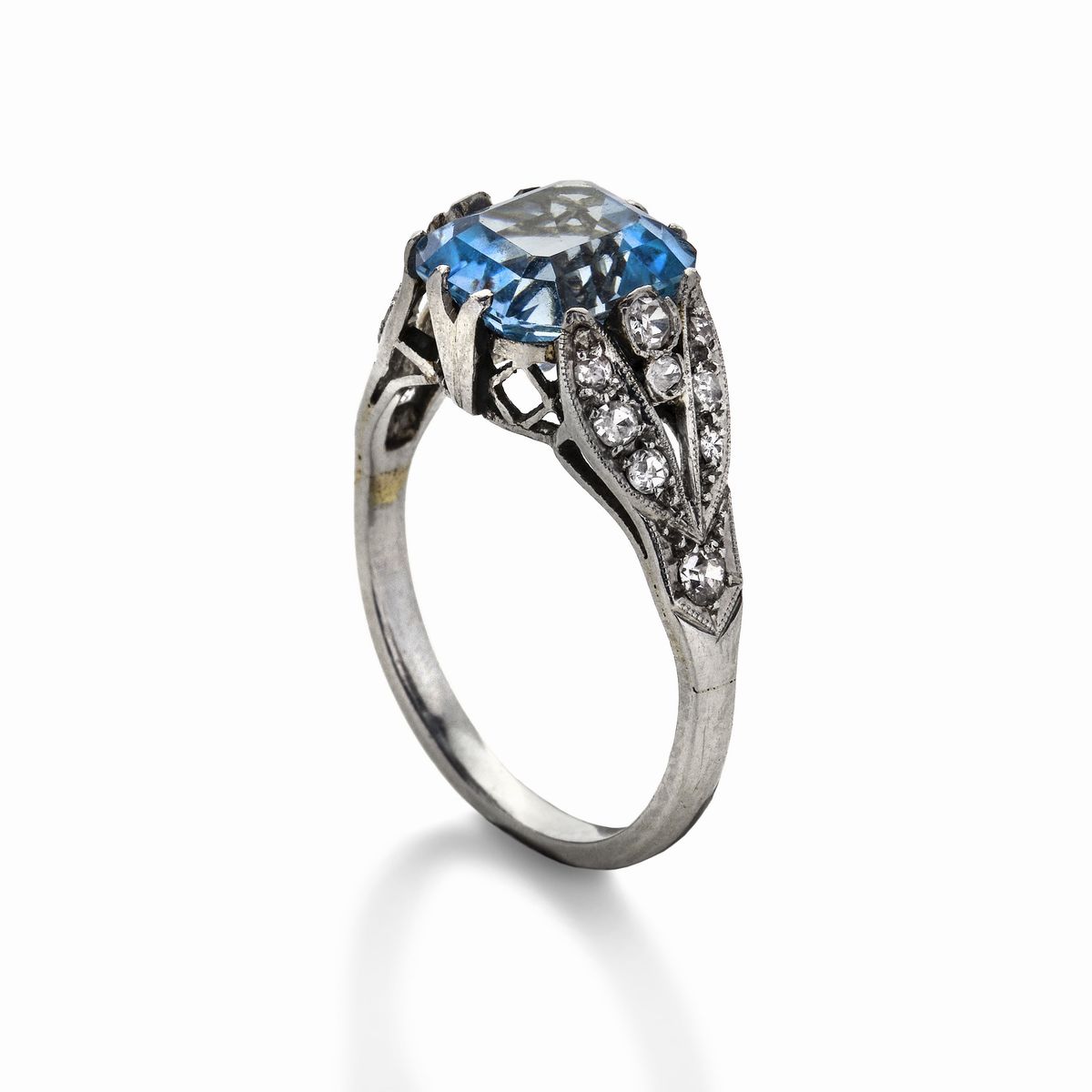 Anello in Oro Bianco, Diamanti e Acquamarina