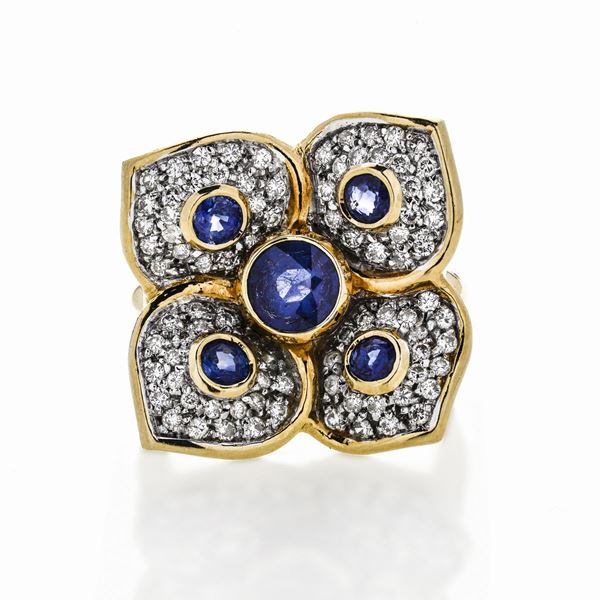 Flower ring in yellow gold, diamonds and sapphires