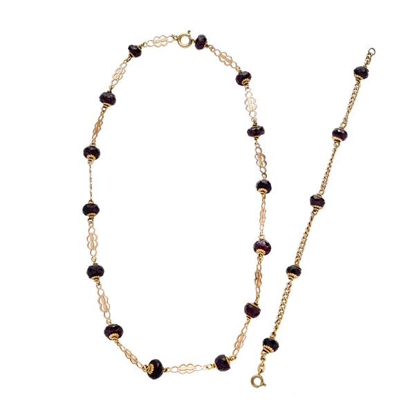 Lot: necklace and bracelet in yellow gold and garnets