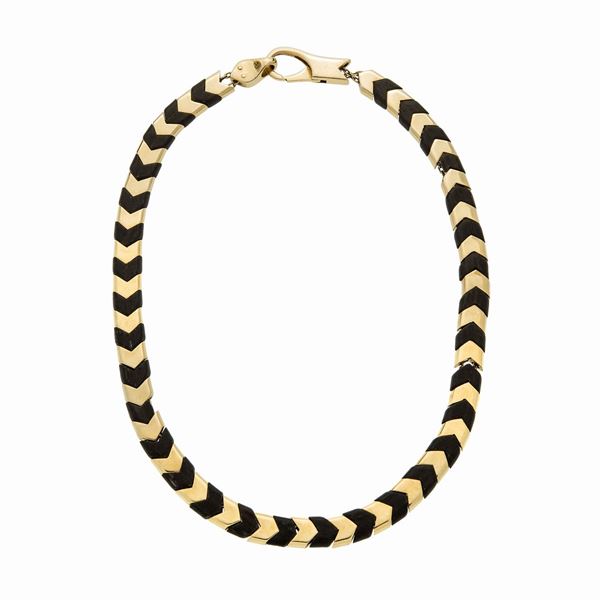 Necklace in yellow gold and wood