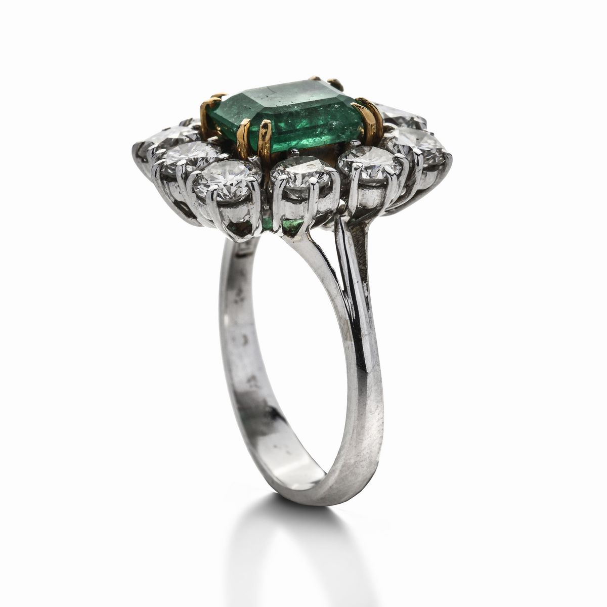Anello in Oro Bianco, Oro Giallo, Diamanti e Smeraldo
