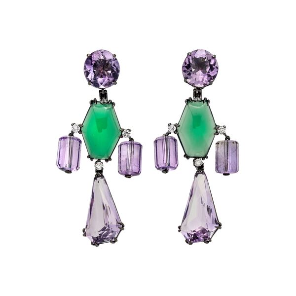 Pair of pendant earrings in burnished gold, diamonds, amethyst and green chalcedony