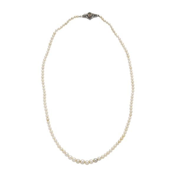 Necklace in natural degradé pearls, platinum and diamonds