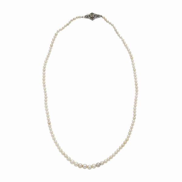 Necklace in natural degradé pearls, platinum and diamonds