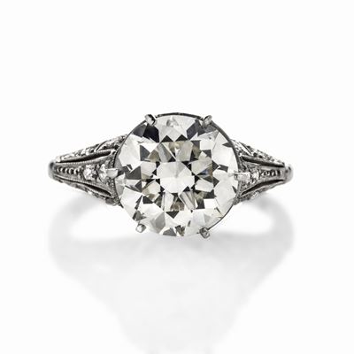 Anello Solitario in Platino e Diamanti