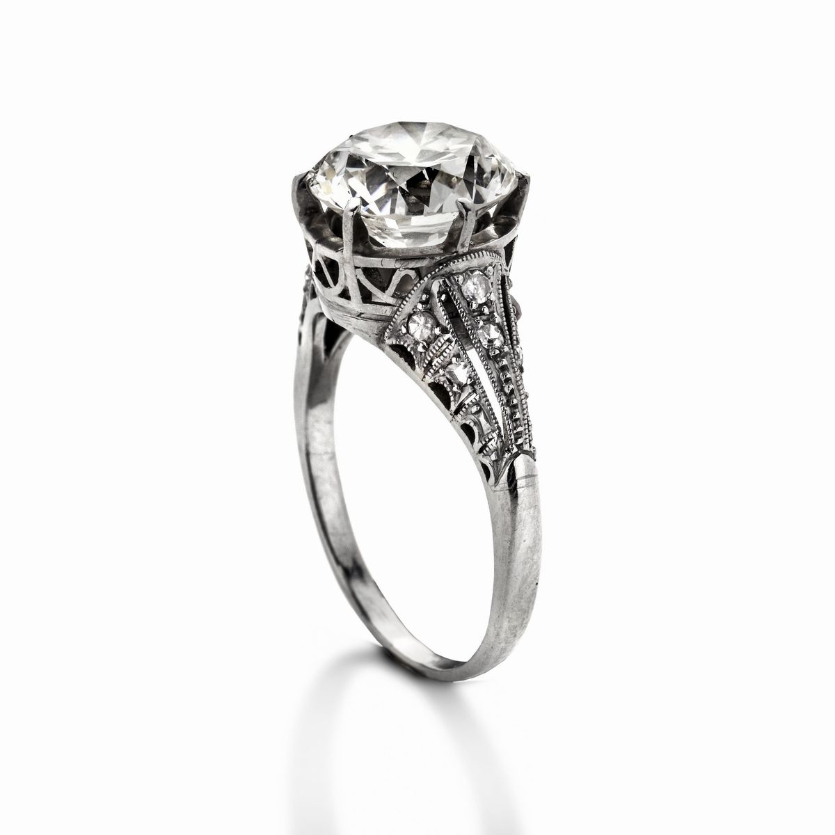 Anello Solitario in Platino e Diamanti