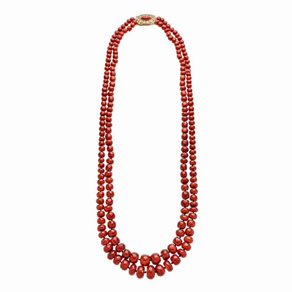 Lunga collana in corallo rosso Aka e oro giallo