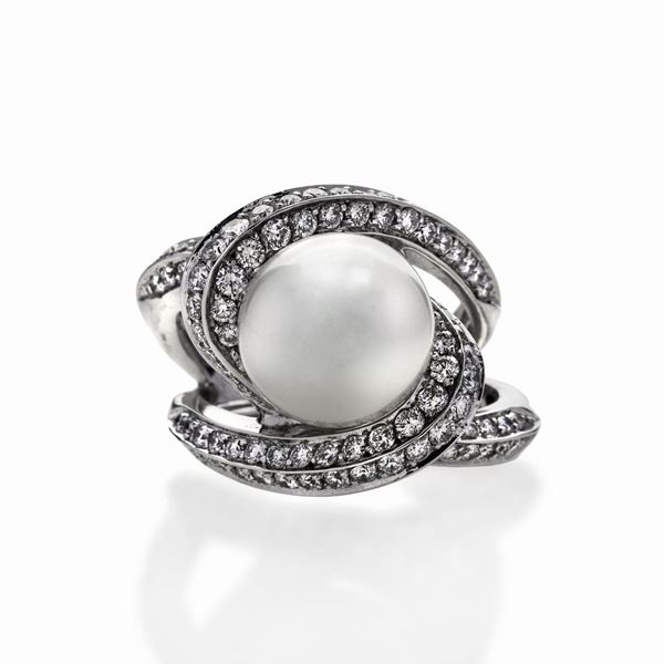 Ring in white gold, diamonds and pearl