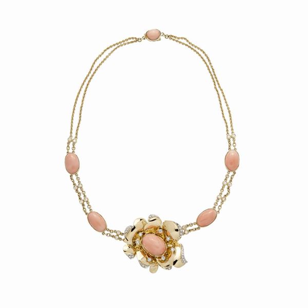 Collana in oro giallo, diamanti e corallo pelle d'angelo