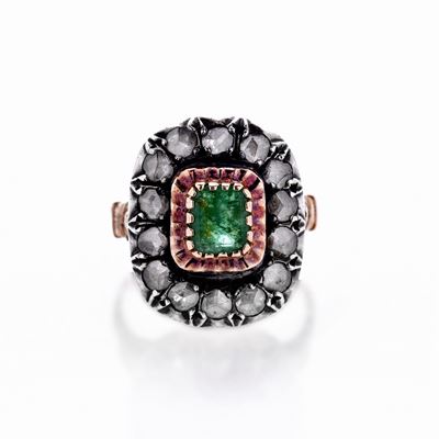Anello in Oro Giallo, Argento, Diamanti e Smeraldo