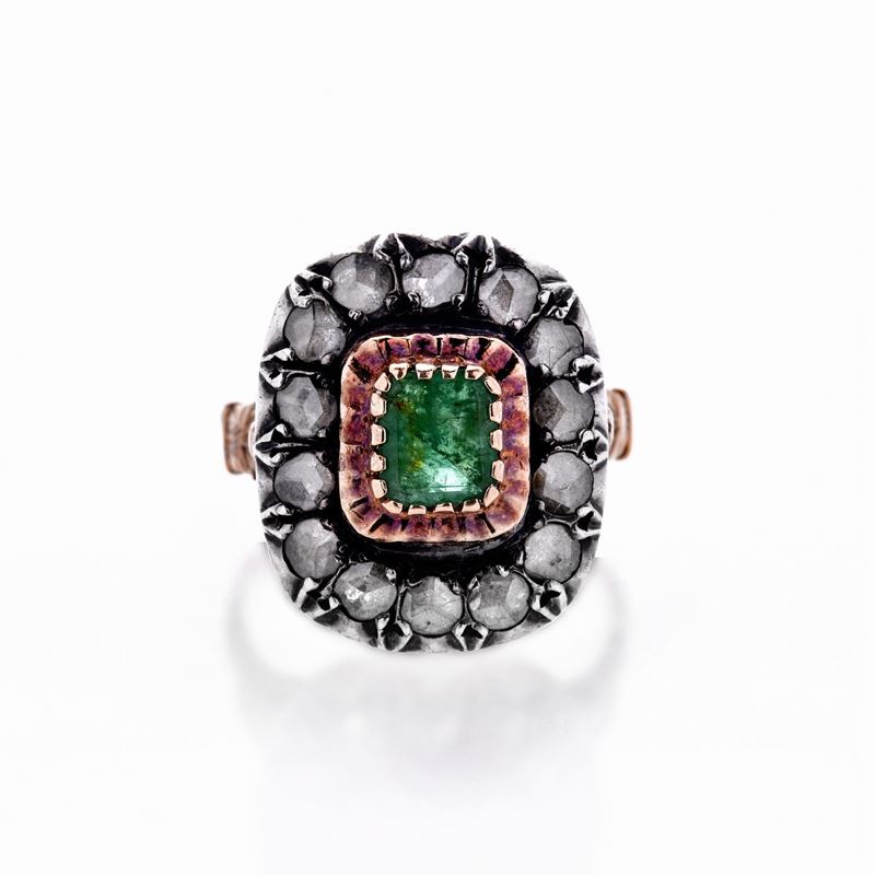 Anello in Oro Giallo, Argento, Diamanti e Smeraldo