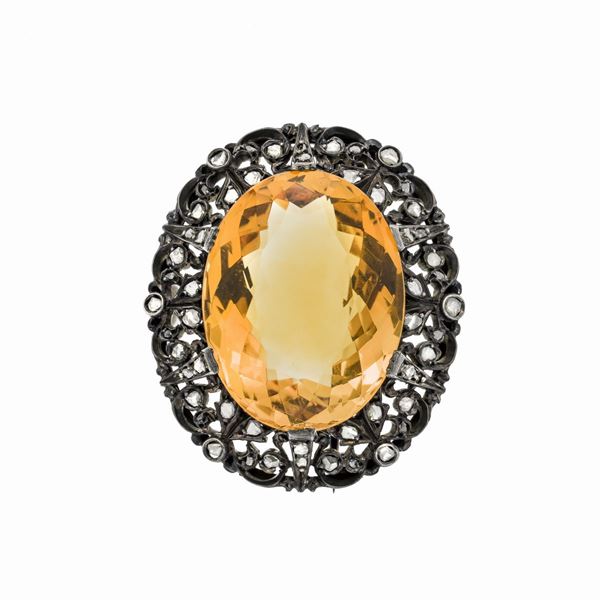 Brooch in low titer gold, silver, diamonds and topaz