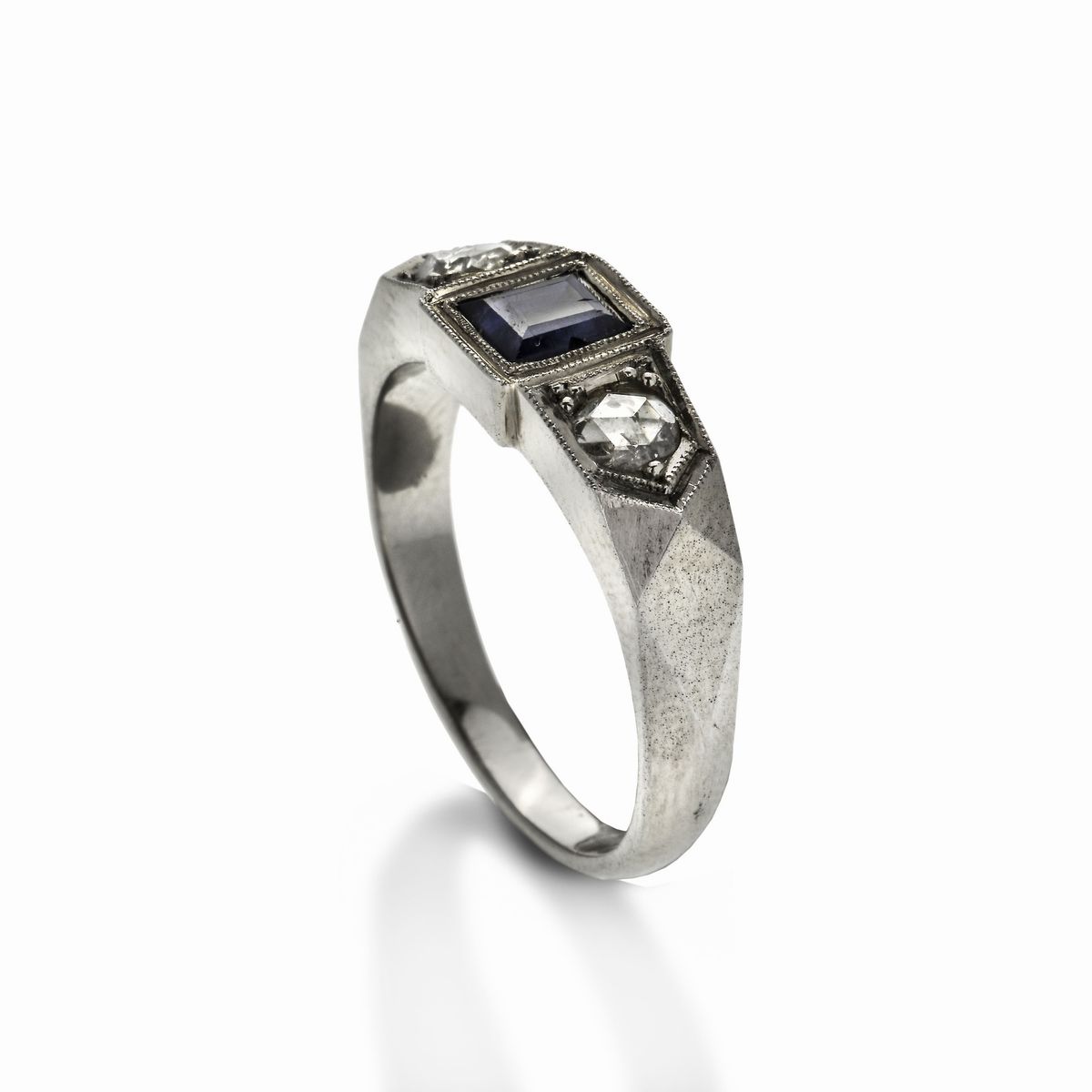 Anello da Uomo in Oro Bianco, Diamanti e Spinello Blu