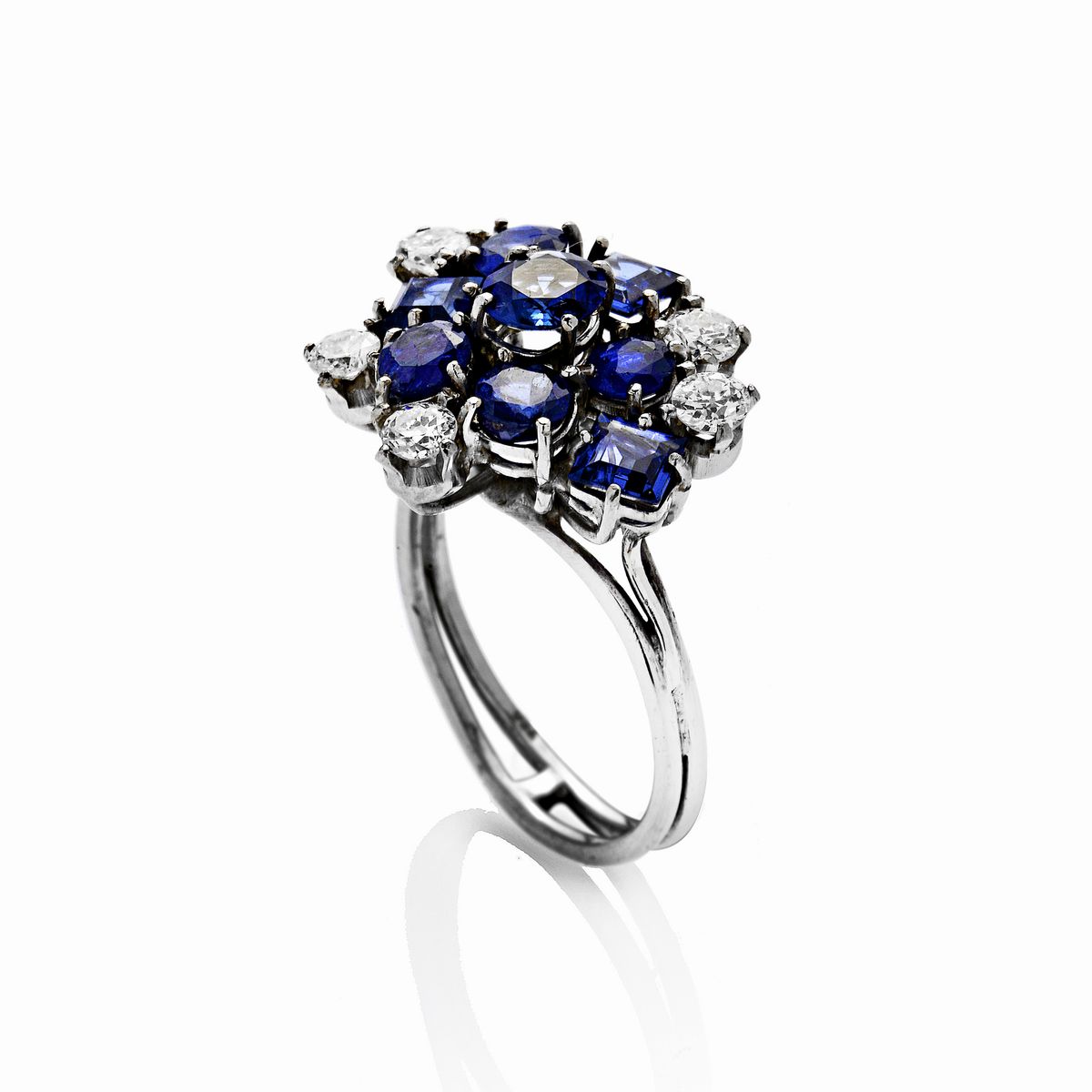 Anello in Oro Bianco, Diamanti e Otto Zaffiri