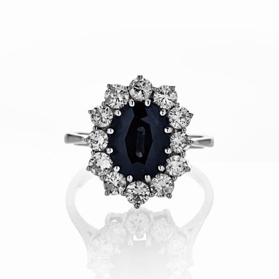 Anello a Margherita in Oro Bianco, Diamanti e Zaffiro
