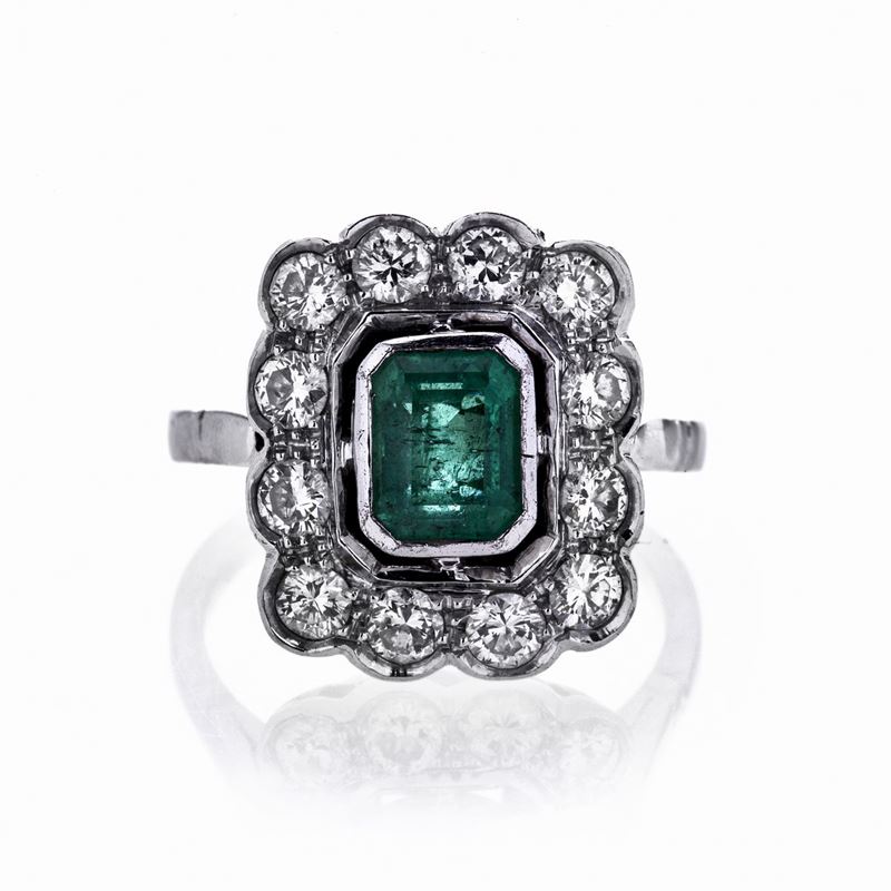 Anello in Platino, Diamanti e Smeraldo