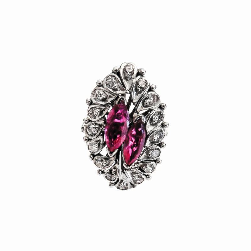 Anello in Oro Bianco, Diamanti e Rubini Birmani