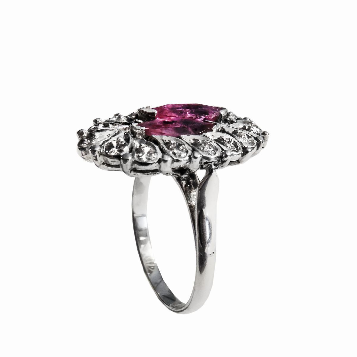 Anello in Oro Bianco, Diamanti e Rubini Birmani