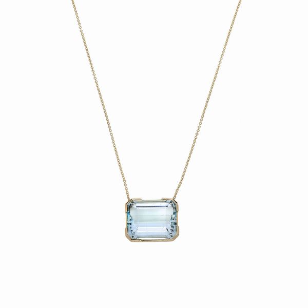 Chain with pendant in yellow gold and aquamarine