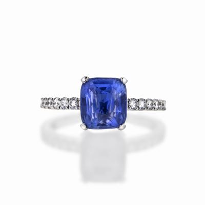 Anello in Oro Bianco, Diamanti e Zaffiro Naturale