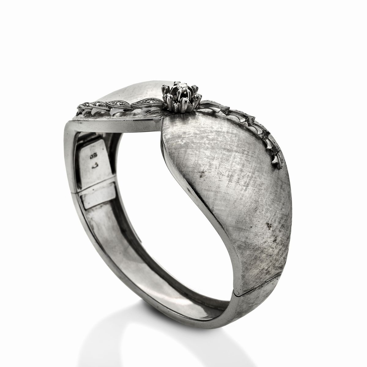Bracciale Rigido in Oro Bianco e Diamanti