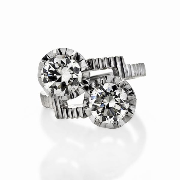 Anello contrariè in oro bianco e diamanti