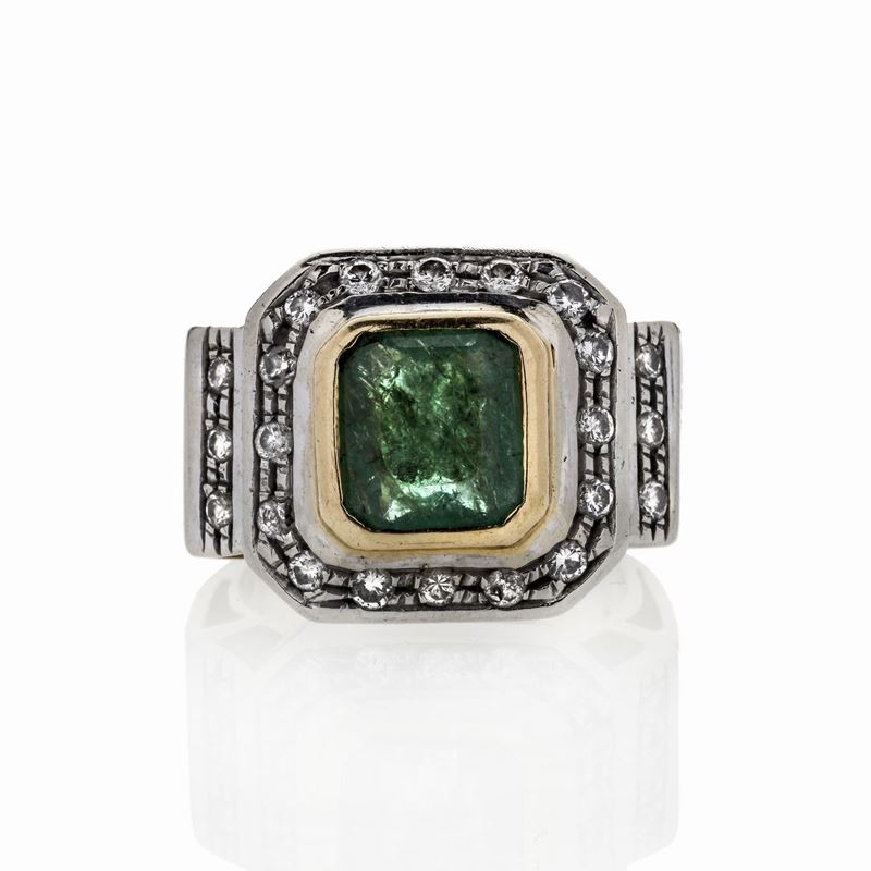 Anello in Oro Giallo, Oro Bianco, Diamanti e Smeraldo