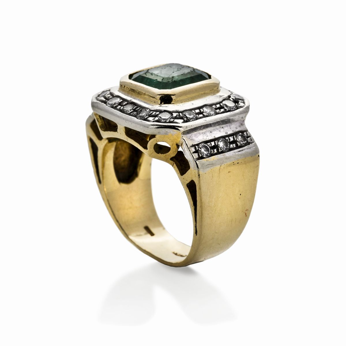 Anello in Oro Giallo, Oro Bianco, Diamanti e Smeraldo