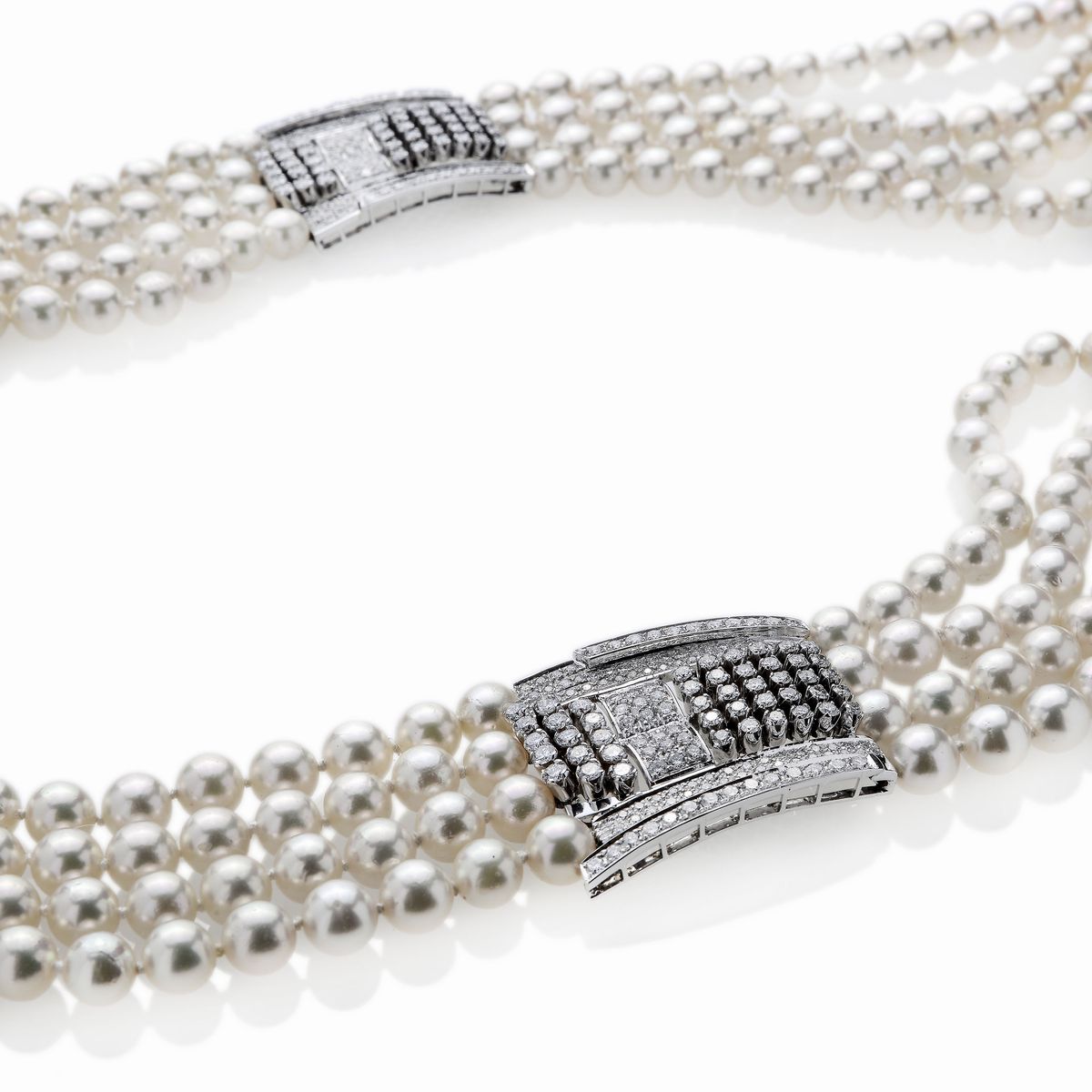 Importante Collana in Perle Giapponesi, Oro Bianco e Diamanti