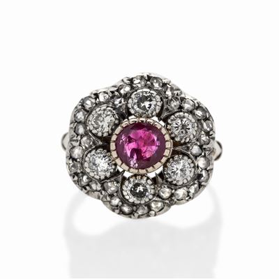 Anello in Oro Giallo, Argento, Diamanti e Rubino