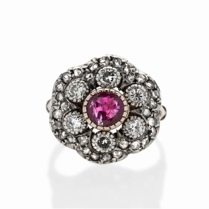 Anello in Oro Giallo, Argento, Diamanti e Rubino