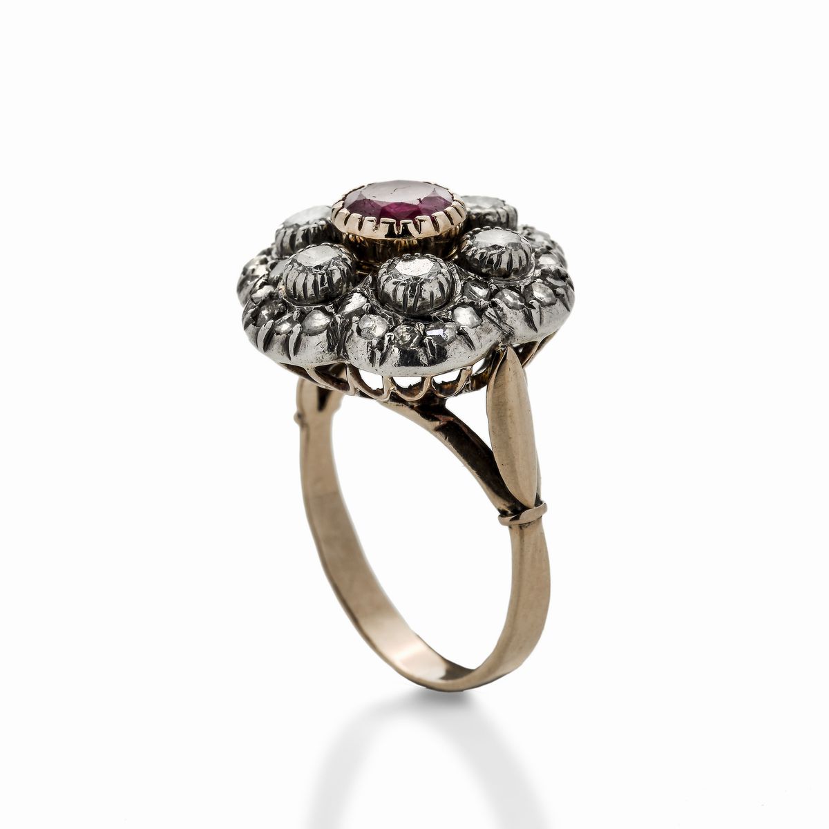 Anello in Oro Giallo, Argento, Diamanti e Rubino